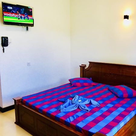 Travellers Halt Hotel Ratnapura Bagian luar foto