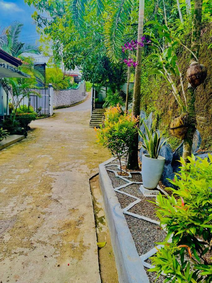 Travellers Halt Hotel Ratnapura Bagian luar foto