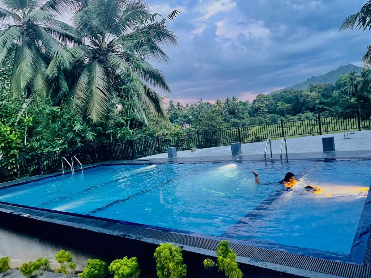 Travellers Halt Hotel Ratnapura Bagian luar foto