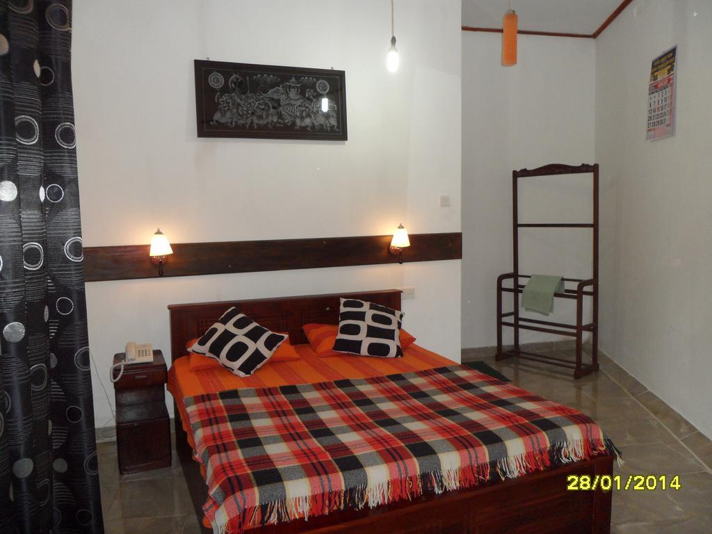 Travellers Halt Hotel Ratnapura Bagian luar foto