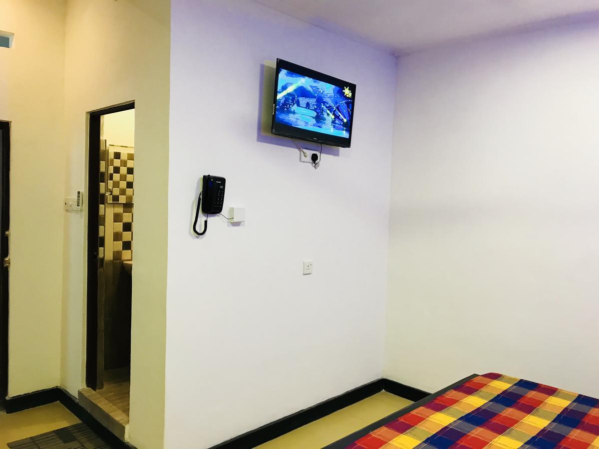 Travellers Halt Hotel Ratnapura Bagian luar foto