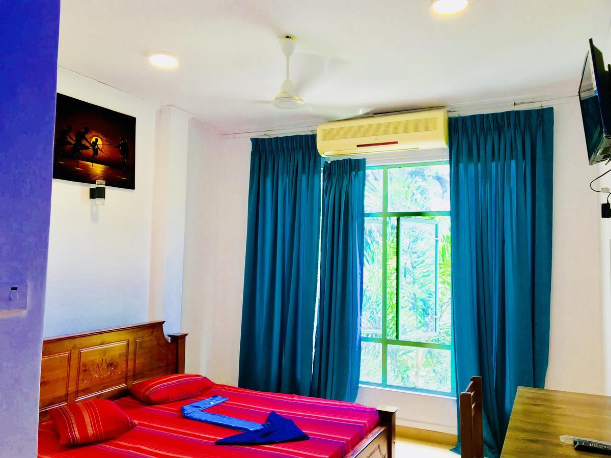 Travellers Halt Hotel Ratnapura Bagian luar foto
