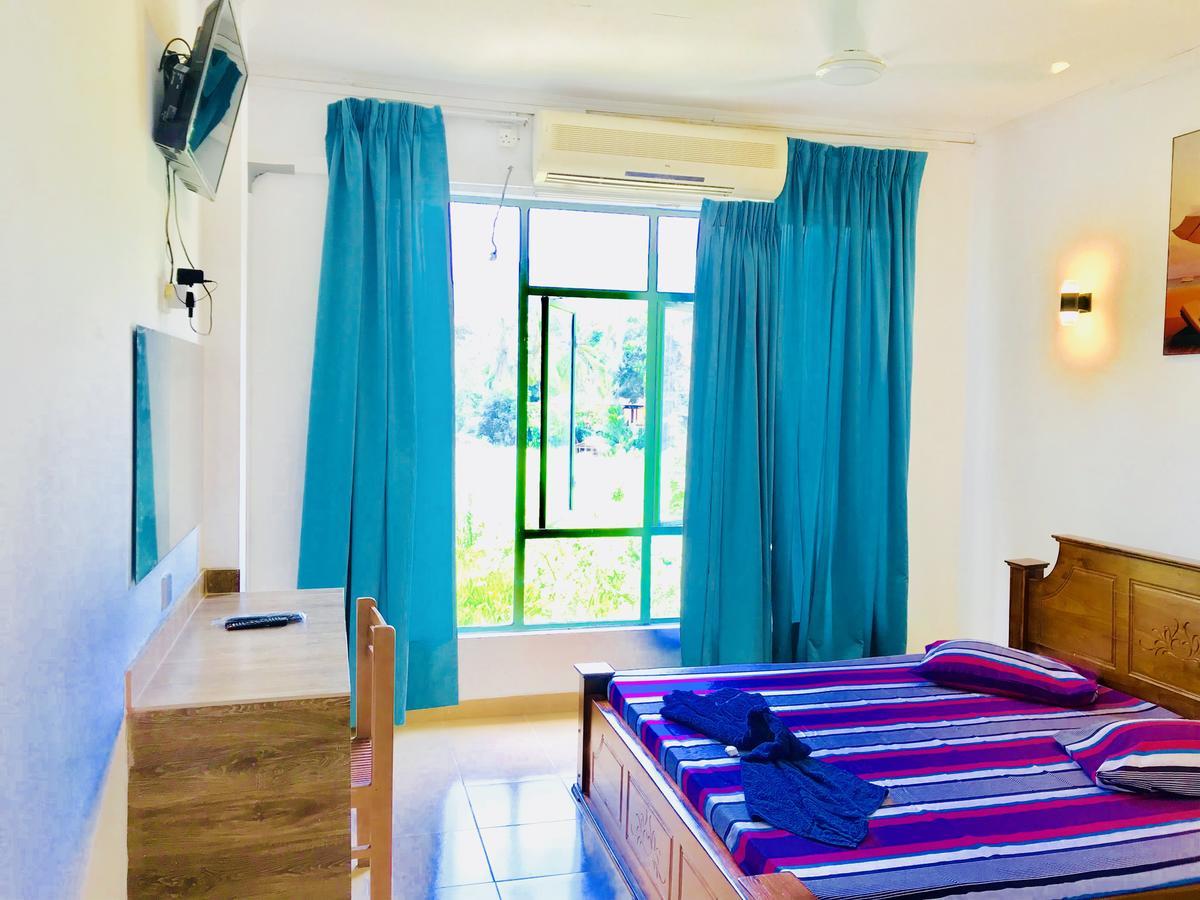 Travellers Halt Hotel Ratnapura Bagian luar foto
