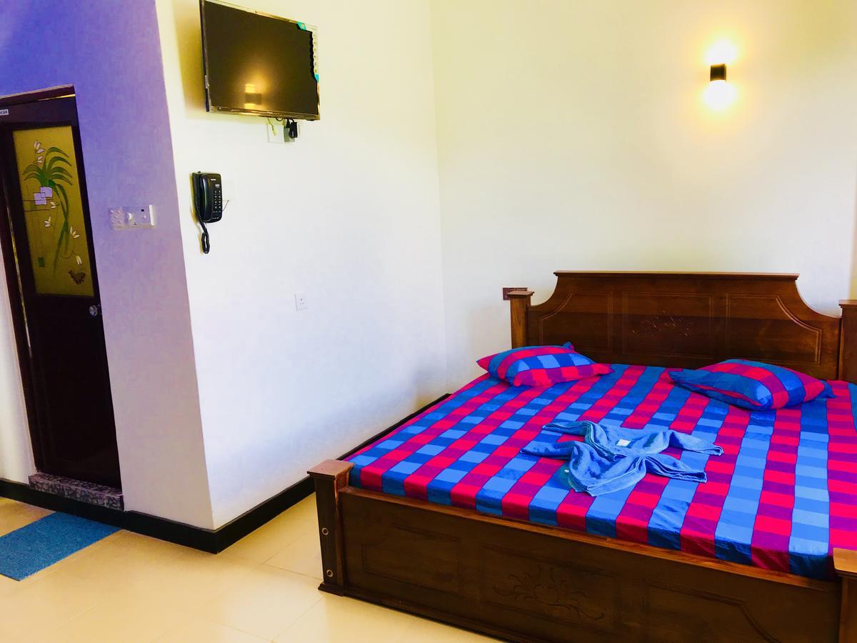 Travellers Halt Hotel Ratnapura Bagian luar foto