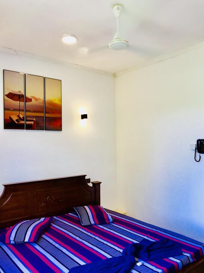 Travellers Halt Hotel Ratnapura Bagian luar foto