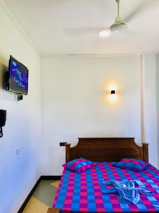 Travellers Halt Hotel Ratnapura Bagian luar foto