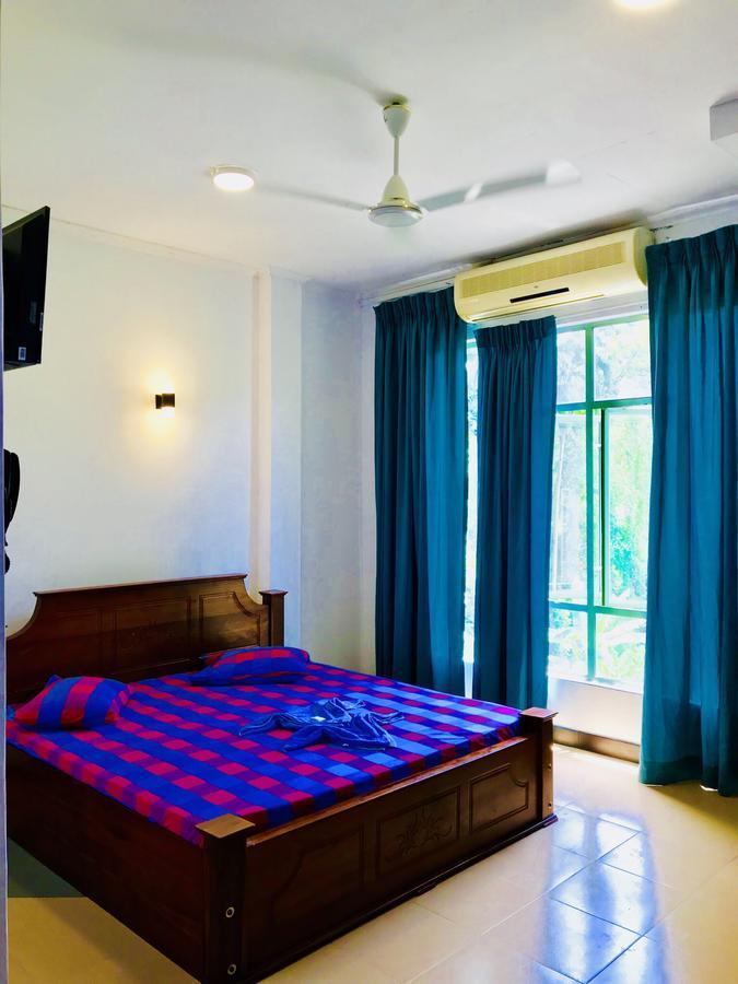 Travellers Halt Hotel Ratnapura Bagian luar foto