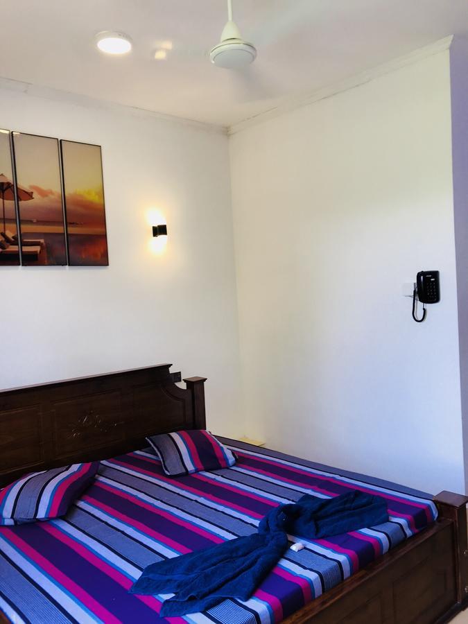 Travellers Halt Hotel Ratnapura Bagian luar foto