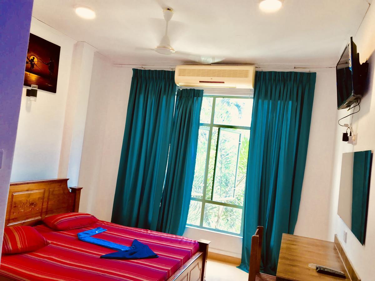 Travellers Halt Hotel Ratnapura Bagian luar foto
