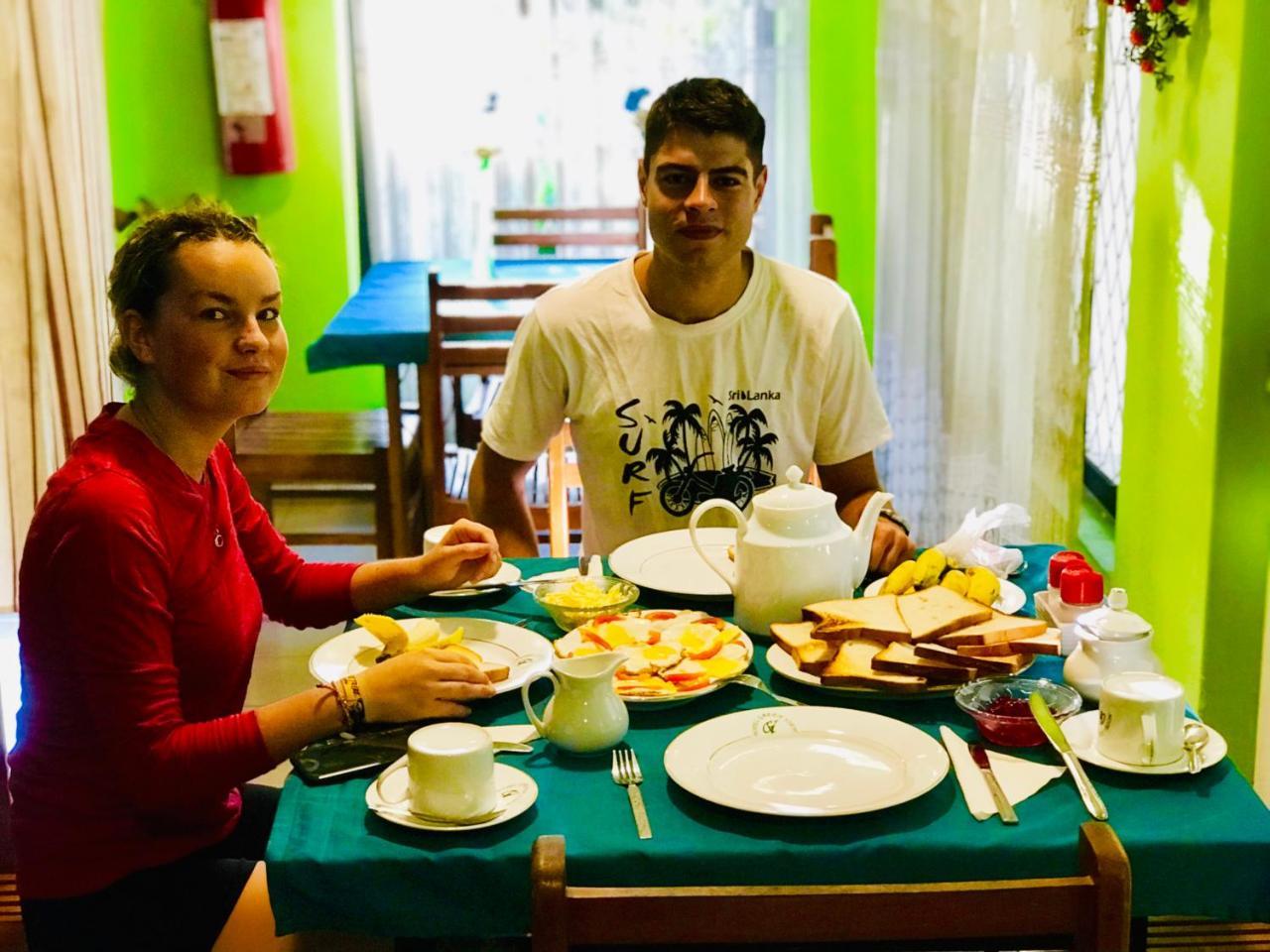 Travellers Halt Hotel Ratnapura Bagian luar foto