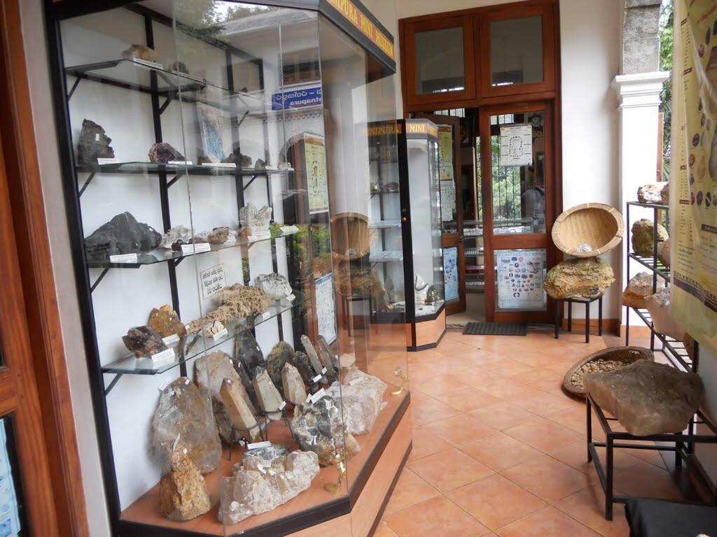 Travellers Halt Hotel Ratnapura Bagian luar foto